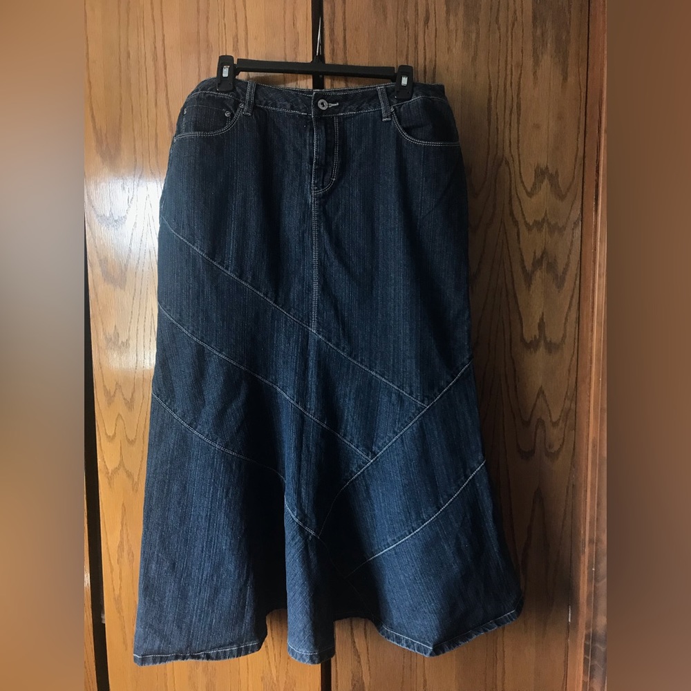 Cato women’s long denim flare skirt, size 14
